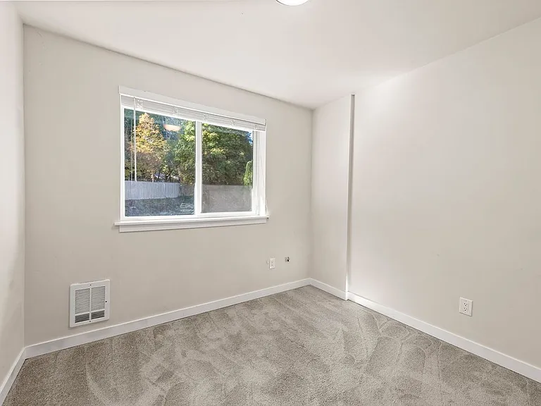 18900 32nd Ave NE — Photo 8