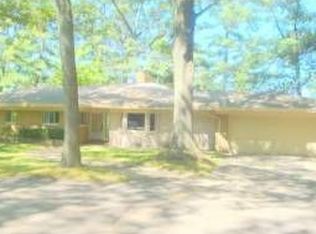 1560 Rood Point Rd, Muskegon, MI 49441