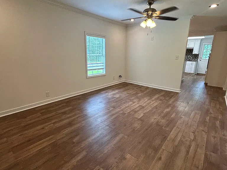 614 Boston Rd — Photo 5