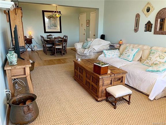 2nd image of 1 Oakridge Pl #6J