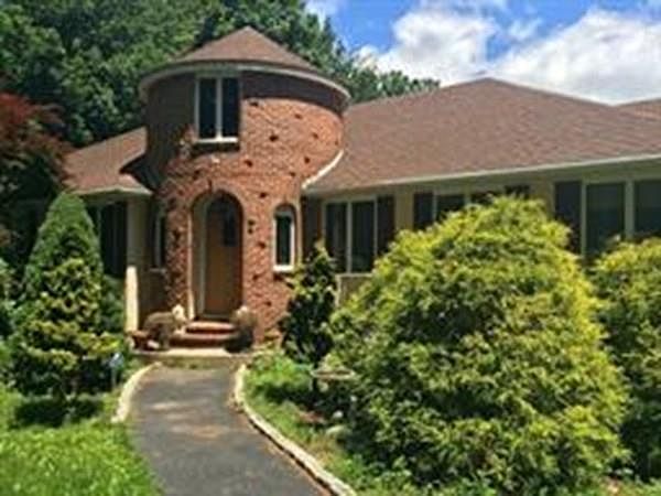 2nd image of 7 Old Lantern Cir