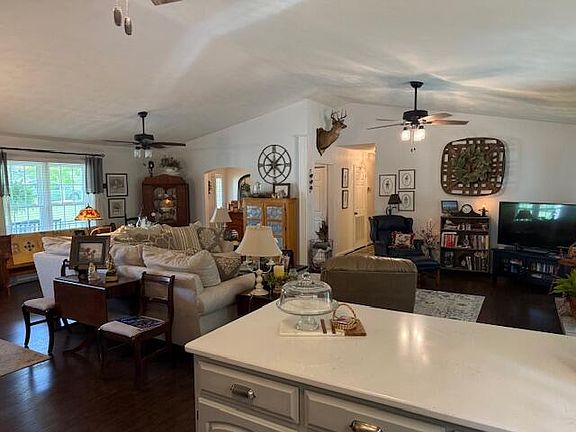 4th image of 1529 Mountain Heights Dr