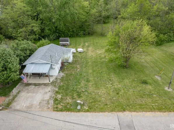 902 E Grant St, Hartford City, IN 47348