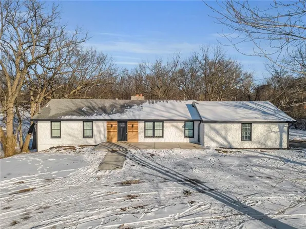 7621 NW Hampton Rd, Parkville, MO 64152