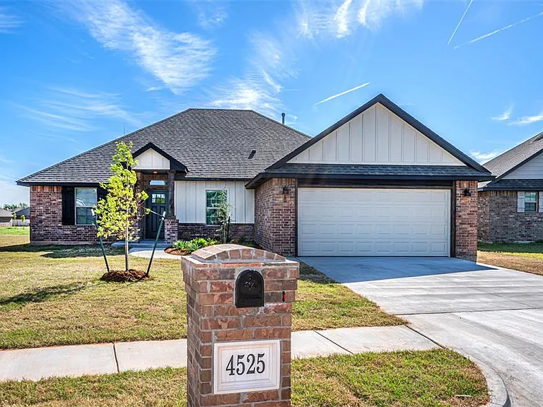 4525 Black Mesa Ln — Photo 1