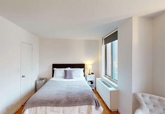 4th image of 145 E 48th St APT 10A