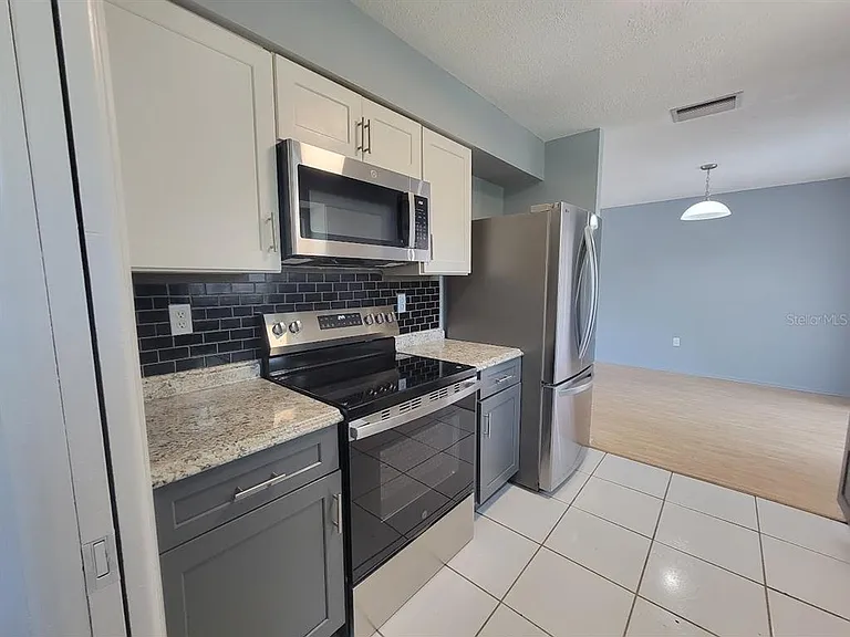 22329 Niagara Ave — Photo 7