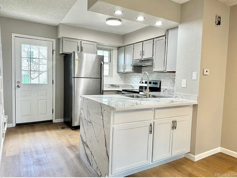 10794 Foxwood Ct — Photo 3
