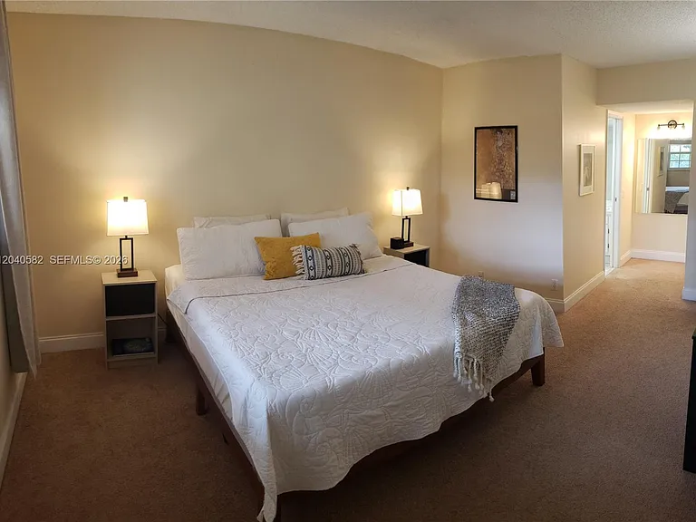 550 Oaks Ln #202 — Photo 5