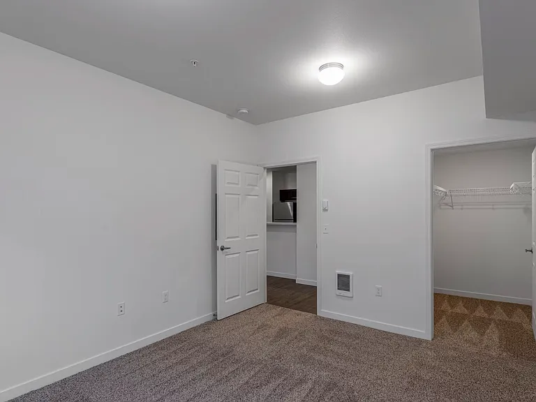 Perrine Court Apartments — Photo 37