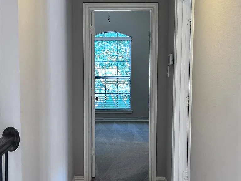 902 Panther Ln — Photo 3