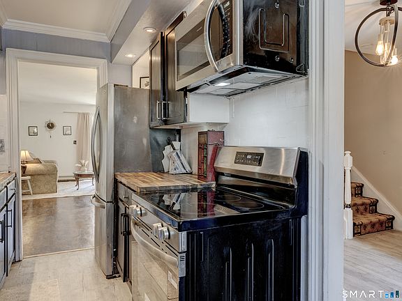 5th image of 3 Redwood Court #3