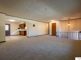 4937 S 99th St, Omaha, NE 68127