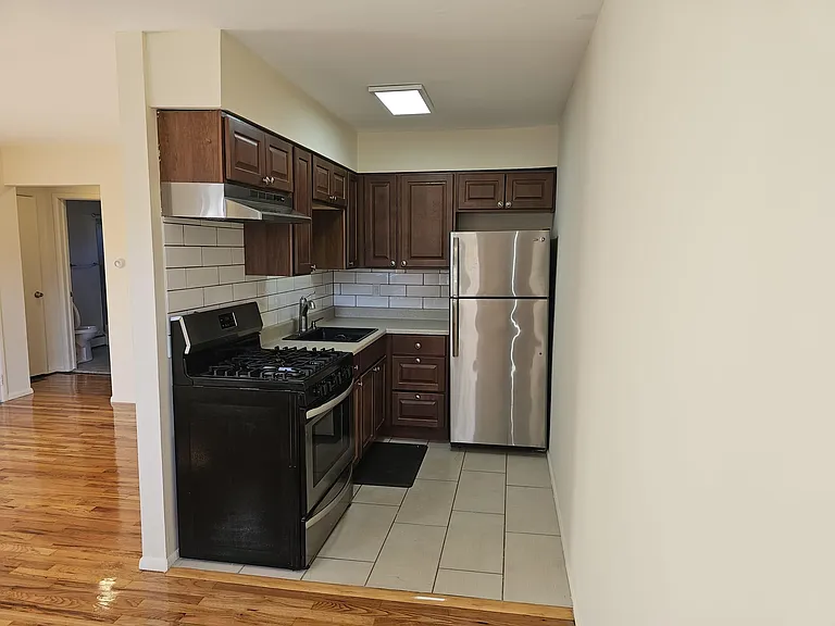 200 Main St #14 — Photo 14