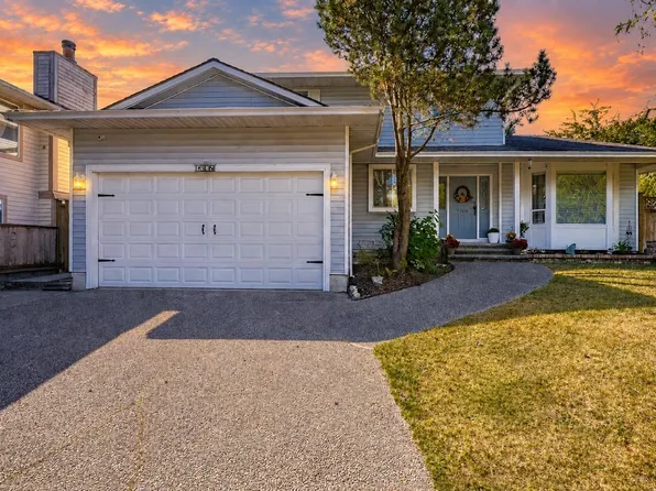 1328 Honeysuckle Ln, Coquitlam, BC V3E 2K2