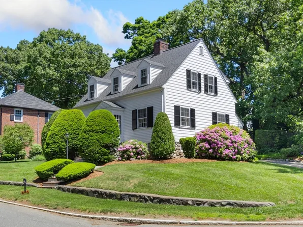 One Orchard Ln, Melrose, MA 02176