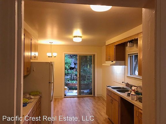 3rd image of 522 Federal Ave E APT 1