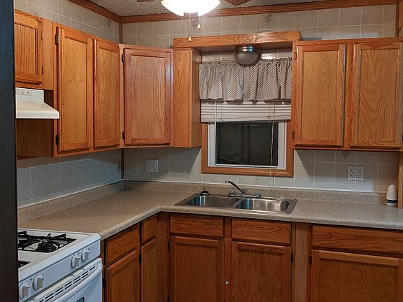 5th image of 243 Koshkonong Dr