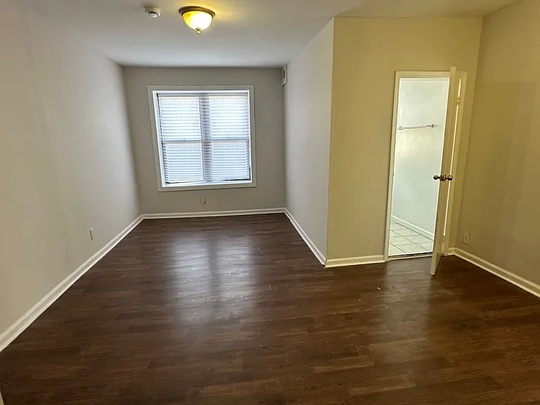 2200 S Marshall Blvd #1N — Photo 3