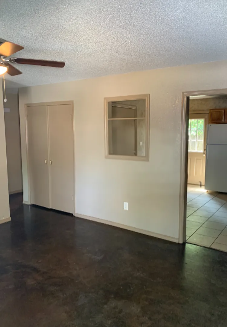 2 Bed/1 Bath Apartment — Photo 2