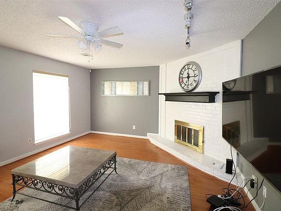 3rd image of 2207 Bowie Dr