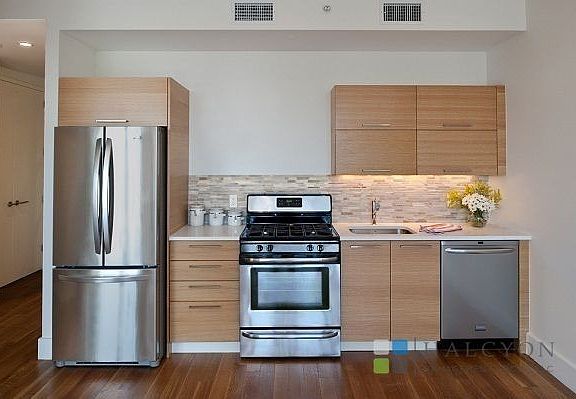 5th image of 301 Sullivan Pl APT 4C