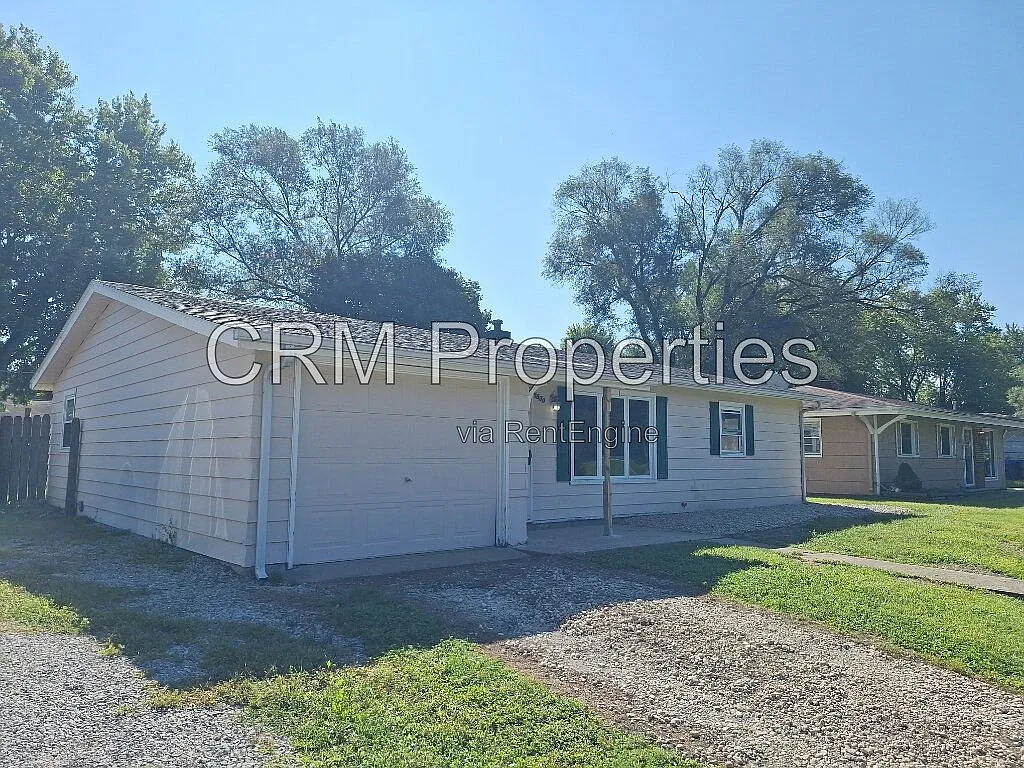 3 bed, 1.0 bath, 1040 sqft, $1,300 — Photo 4
