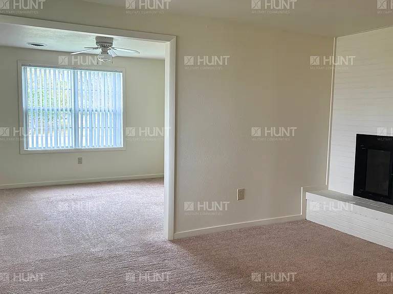 8 Van Buren Dr — Photo 2
