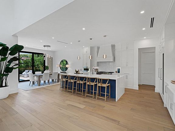4th image of 321 Palmetto Street