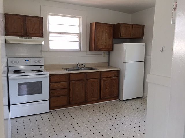 1st image of 420 W 37th St #B