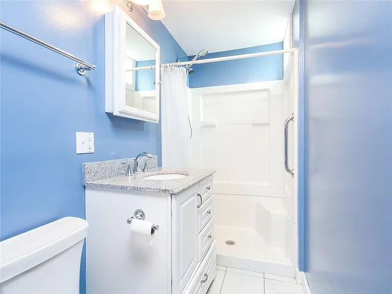 2nd shower bath room on second floor