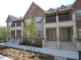 2460 Prince Michael Dr #31, Oakville, ON L6H 0G8