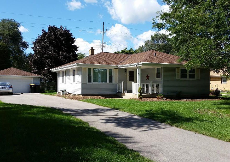 Ranch with Garage on quiet street