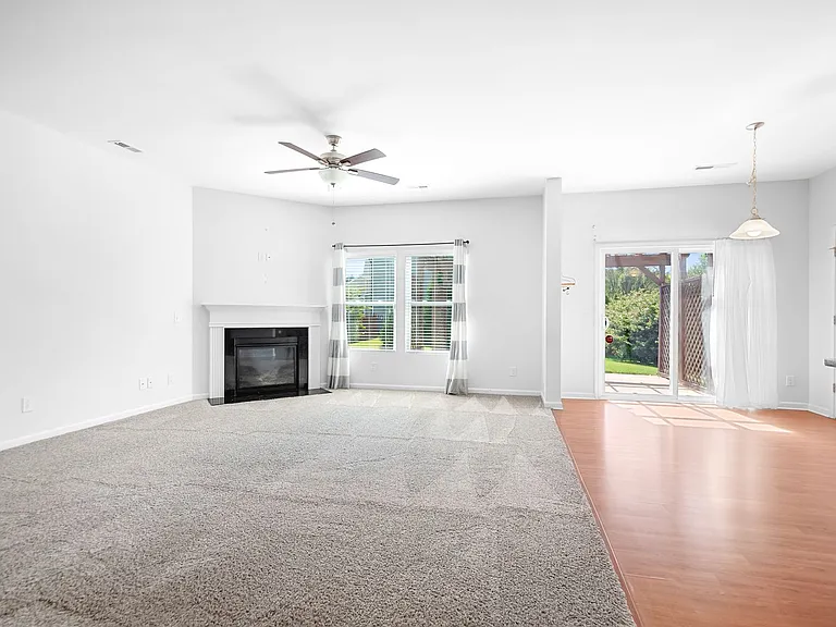 2059 Blue Iris Dr — Photo 7