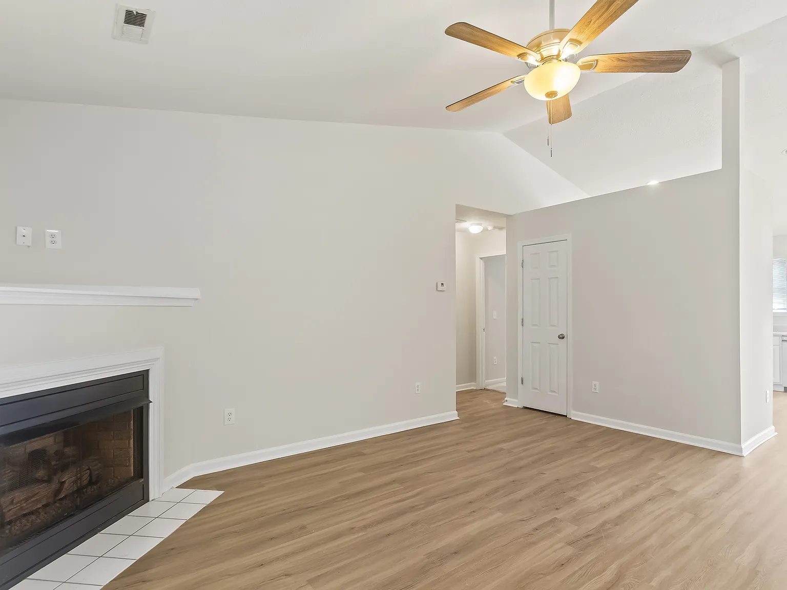 3 bed, 1400 sqft, $1,695 — Photo 4