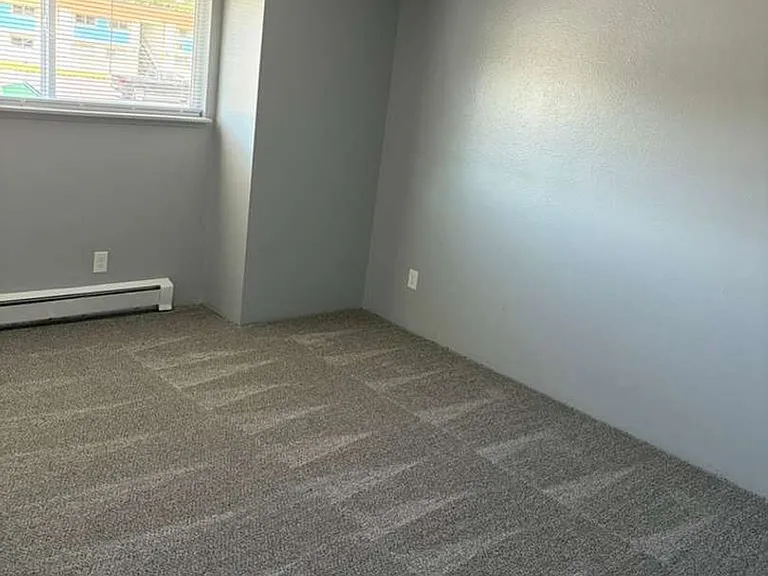601 S Kent St — Photo 16