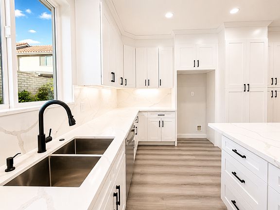 3rd image of 20261 Ermine St