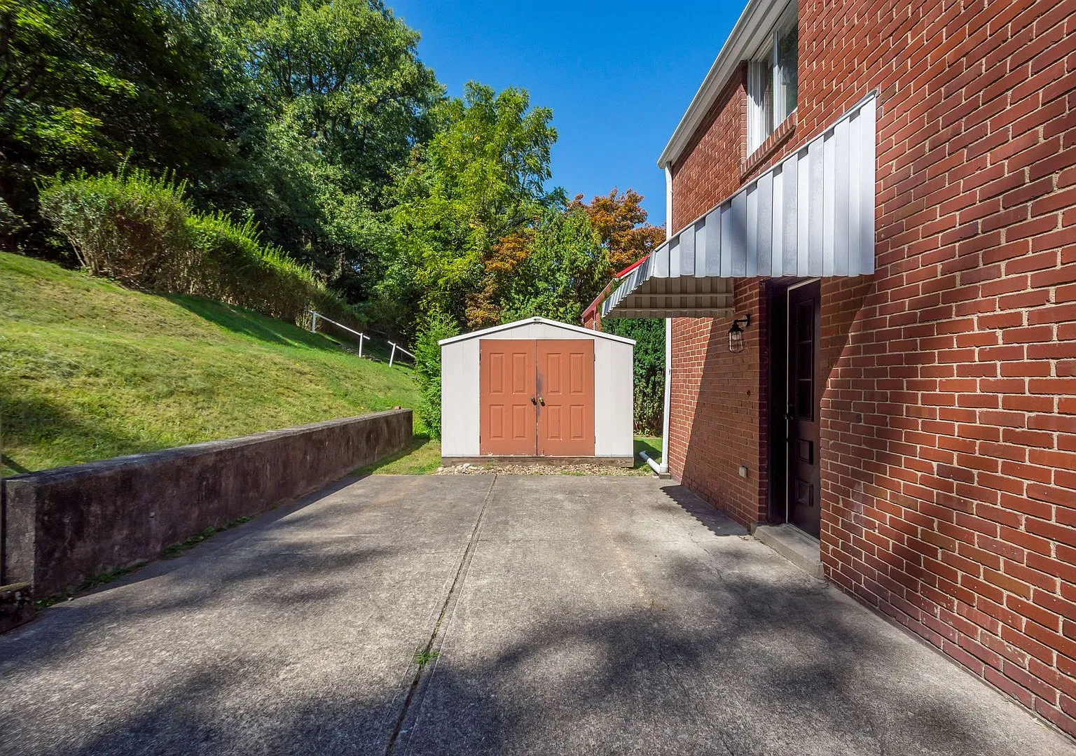 Available Oct 1st!! First Month Free! Don't Miss This Renovated 3-Bedroom In Penn Hills! — Photo 2