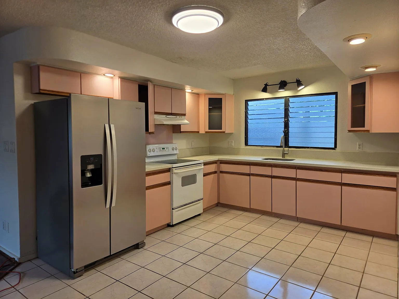 2 bed, 950 sqft, $2,550 — Photo 2