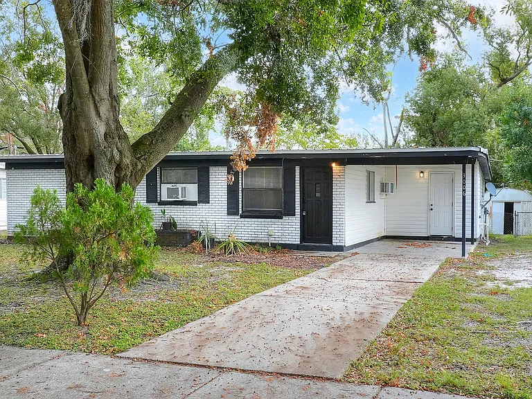 3006 Pinedale Ave — Photo 1
