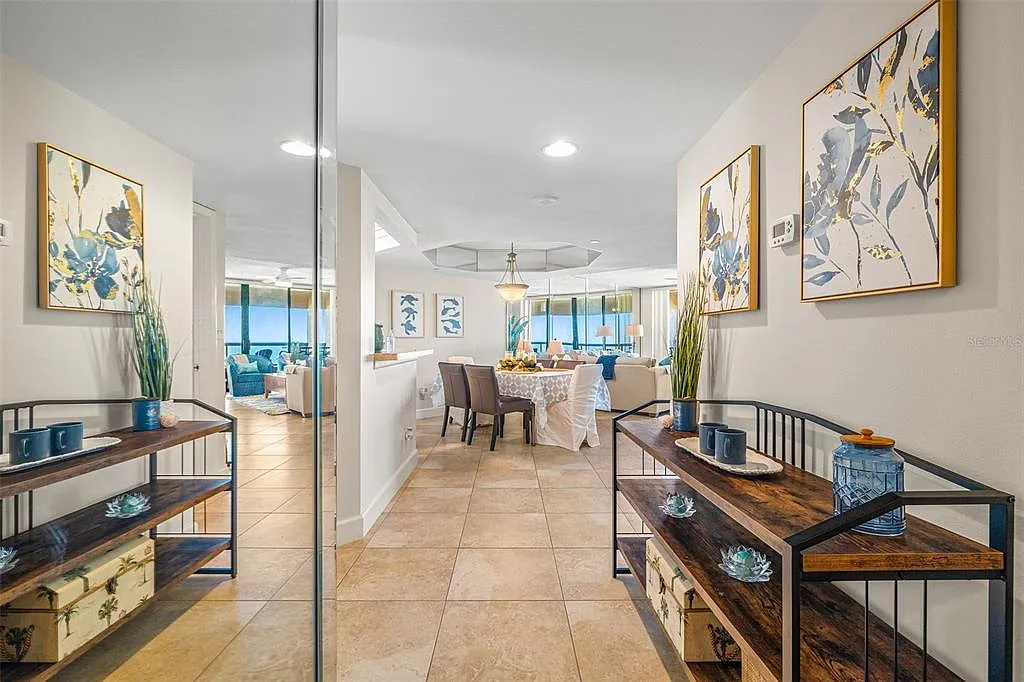 2 bed, 2.5 bath, 1570 sqft, $6,000 — Photo 3