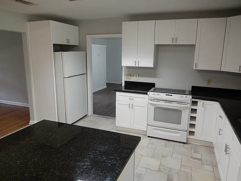 1903 Skyland Dr — Photo 10
