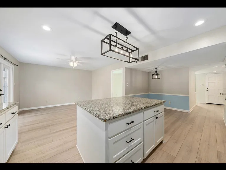 413 Sandy Knoll Dr — Photo 4