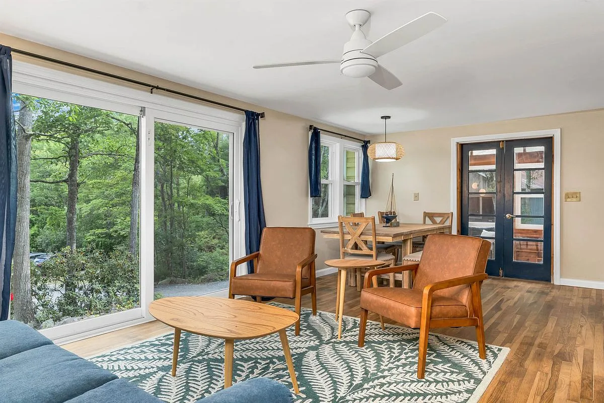 2 bed, 1.0 bath, 1350 sqft, $2,100 — Photo 3