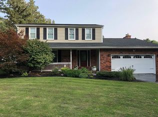 19 Pinewood Dr, Orchard Park, NY 14127