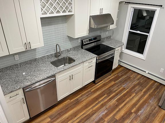 2nd image of 10 Mayhew St Unit 4