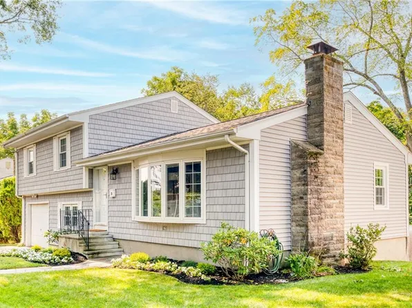 63 Elmcroft Ave, Providence, RI 02908