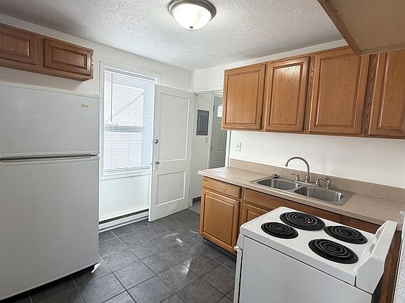 5th image of 921 River Park Dr