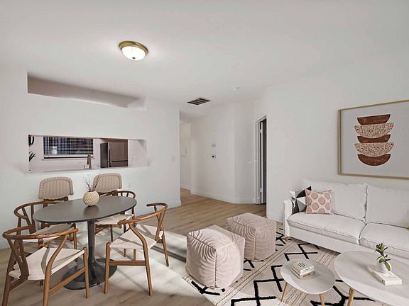 4th image of 413 N Villa Way