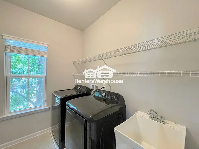 521 Charles Porteus Ln — Photo 33